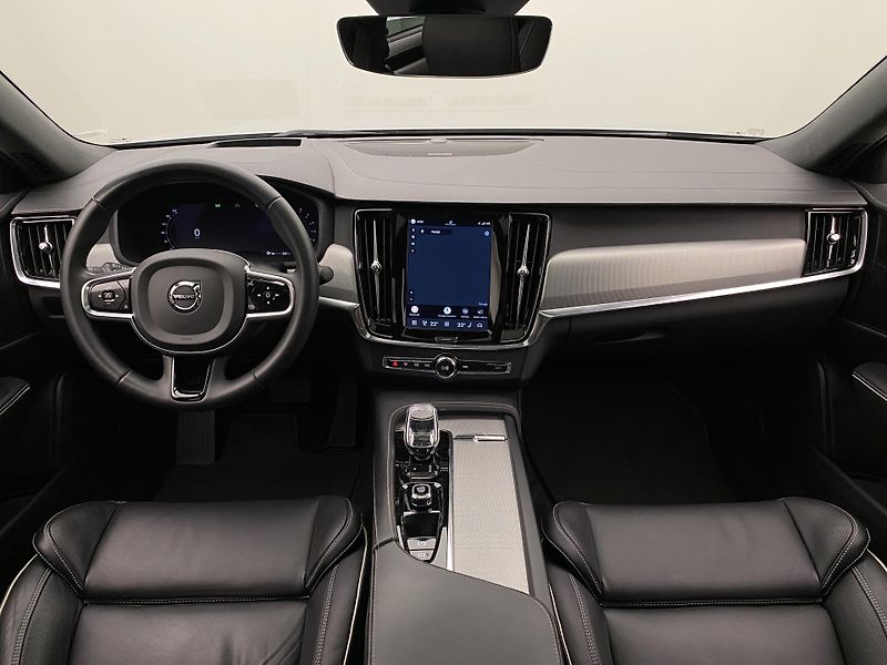 Volvo S90 B5 AWD BLACK ULTIMATE AUT CZ - fotka 2 z 62