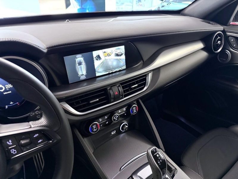 Alfa Romeo Stelvio (2024) 2.0T 280k AT8 ZF Q4 4x4 Veloce - fotka 14 z 20