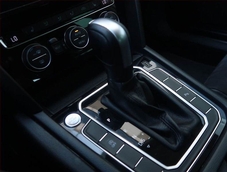 Volkswagen Passat (2020) 1.5 TSI, Automat, Kůže, Navi - fotka 13 z 19