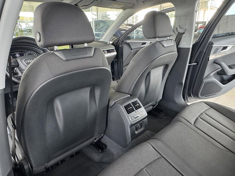 Audi A4 2,0TDI*MatrixLED*Navigace*PDC - fotka 15 z 34
