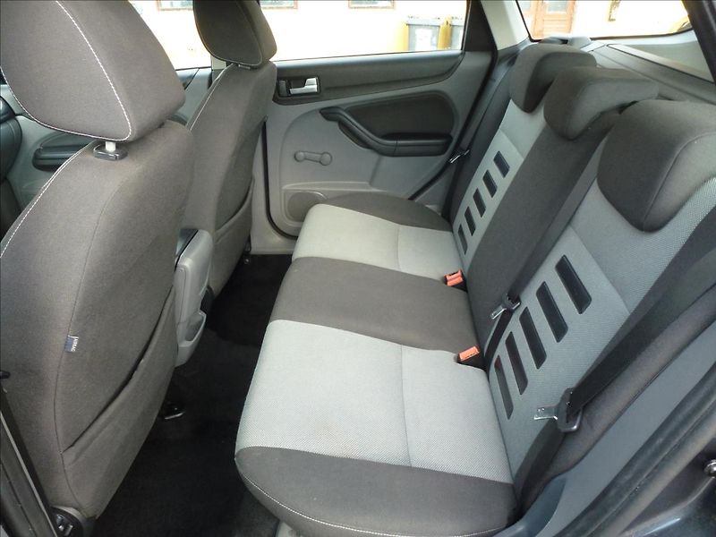 Ford Focus 1,6 16V  Elegance - fotka 14 z 48