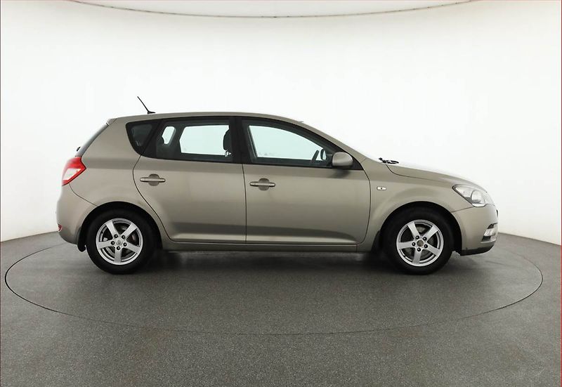 Kia Ceed (2012) 1.4 CVVT, po STK - fotka 6 z 13