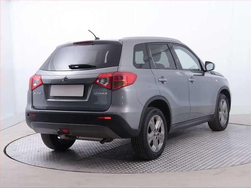 Suzuki Vitara (2018) Premium 1.6 VVT, ČR,1.maj - fotka 5 z 21