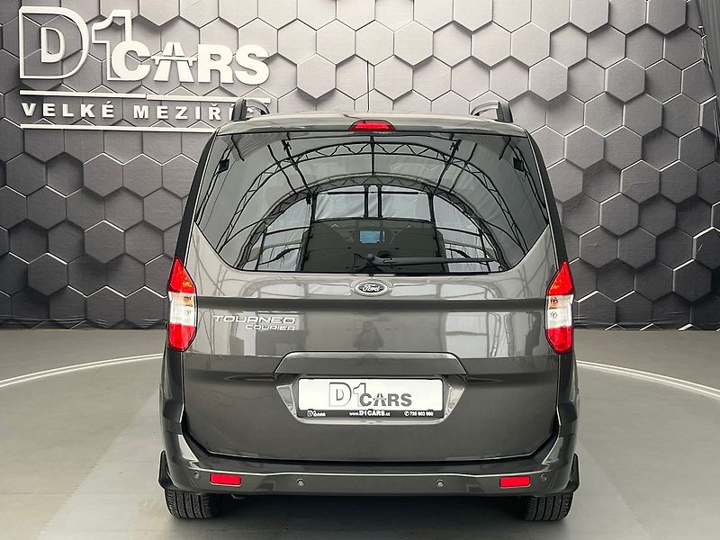 Ford Tourneo Courier Titanium 1.5 TDCi prav.servis - fotka 3 z 44