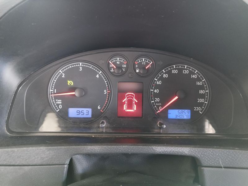 Volkswagen Multivan (2006) TDI,96KW,7MÍST,ALU,TAŽNÝ - fotka 18 z 21
