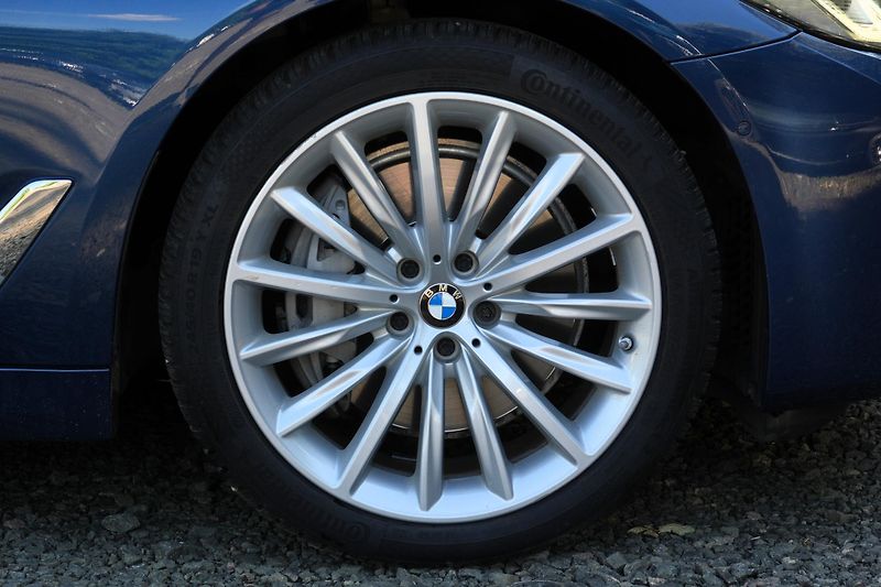 BMW Řada 5 540i xDrive, ČR, ACC, Harman - fotka 12 z 40