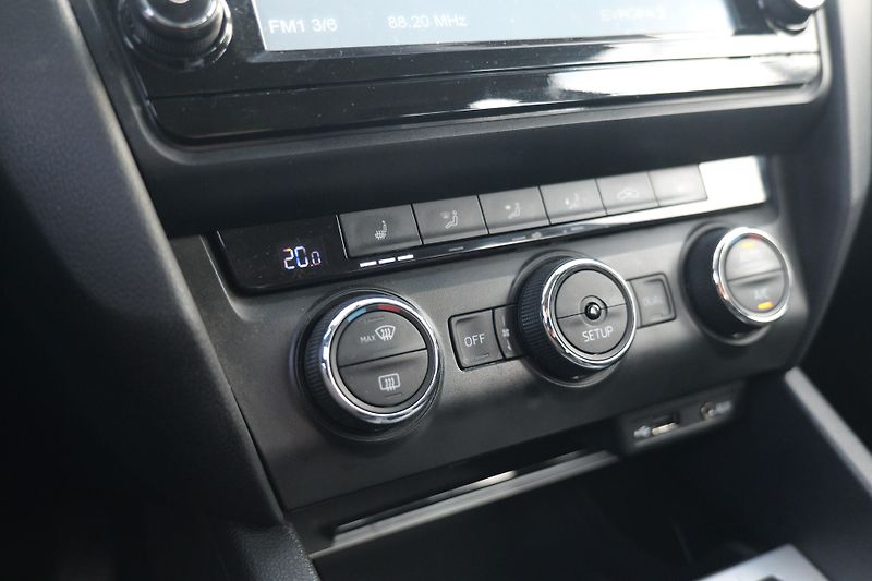 Škoda Octavia 2.0 TDI 110 kW DSG Tažné Navig - fotka 24 z 31