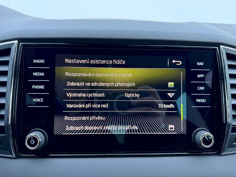 Škoda Karoq (2018) 2.0 TDI 110kW 4x4 DSG Style Pl - fotka 18 z 35
