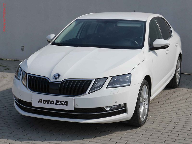 Škoda Octavia (2017) 1.6 TDi, ČR, Style, LED - fotka 3 z 20
