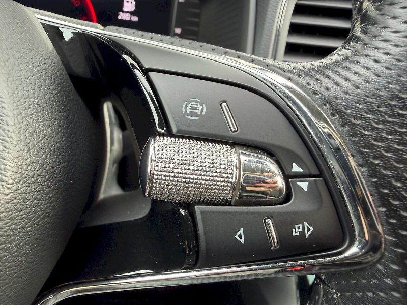 Škoda Karoq (2022) 2.0 TDI 110kW Style Plus Tažné - fotka 13 z 35