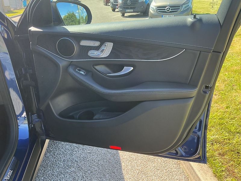 Mercedes-Benz GLC 220 d 4MATIC - fotka 11 z 28