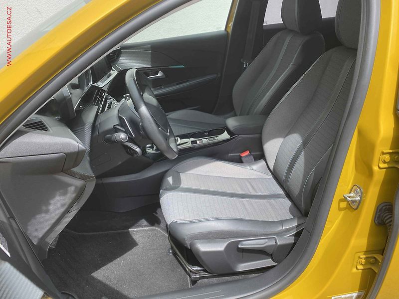 Peugeot 208 (2019) 1.2 PT, Allure, AT, kamera - fotka 9 z 17