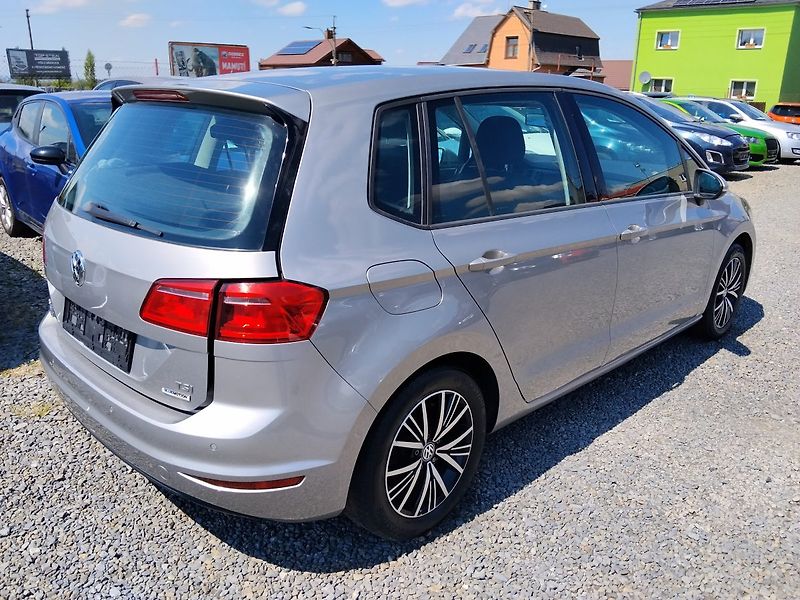 Volkswagen Golf Sportsvan (2015) - fotka 11 z 27