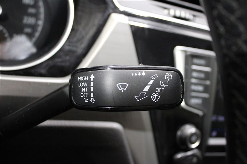 Volkswagen Touran 1,4 TSI Comfortline 7-míst - fotka 18 z 32