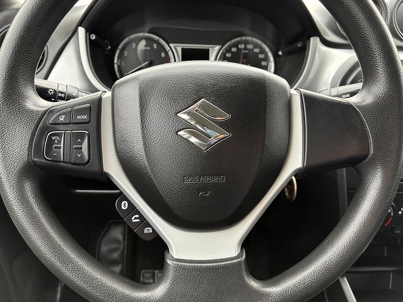 Suzuki Vitara (2018) 1,6VVT Comfort 5MT *ZÁRUKA* - fotka 10 z 18