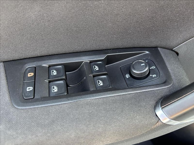 Volkswagen Touran 1,5 TSi Maraton Edition 7.Míst - fotka 25 z 47