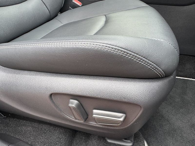 Toyota RAV4 (2023) 2.5HSD 4WD Hybrid Executive - fotka 19 z 49