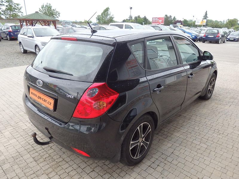 Kia Ceed 1.6 CRDI 10x AIRBAG, ZÁVĚS - fotka 4 z 16