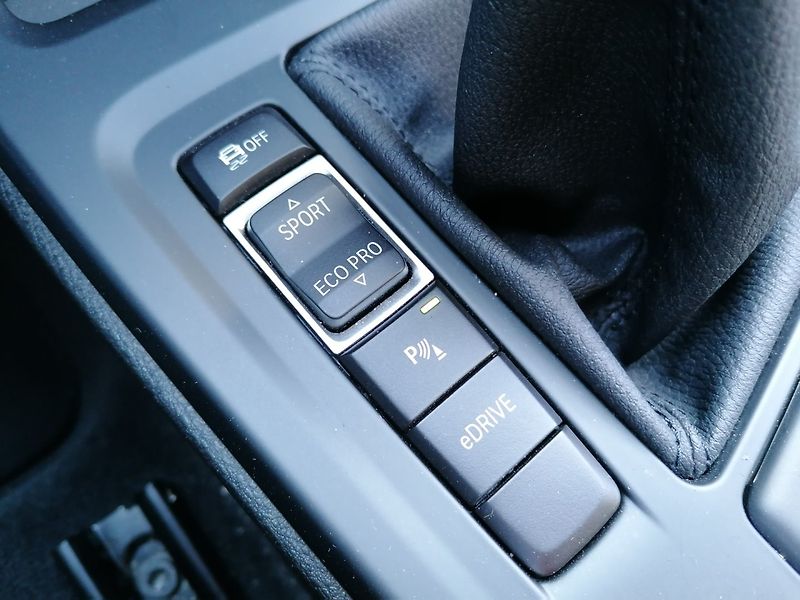 BMW X1 (2022) xDrive25e PHEV 162kW Plug in - fotka 16 z 43
