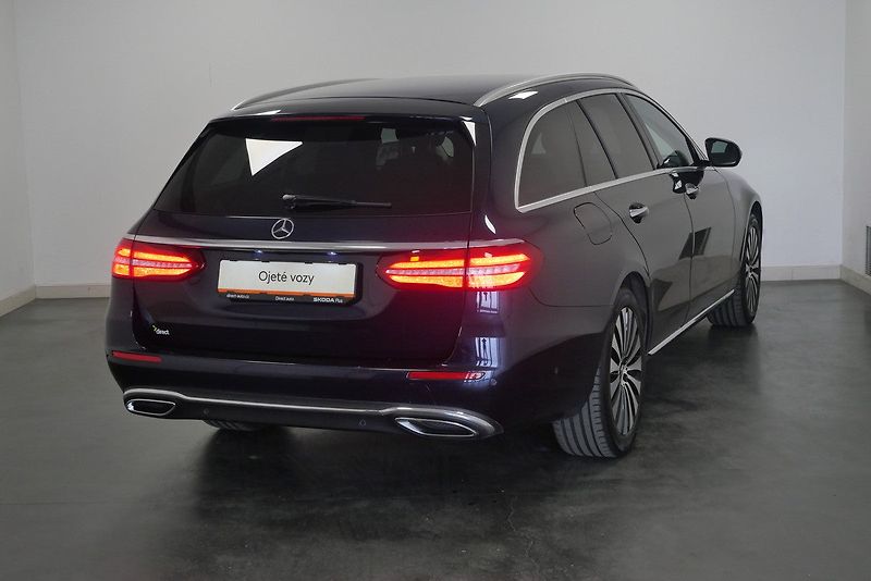 Mercedes-Benz Třídy E - fotka 2 z 28