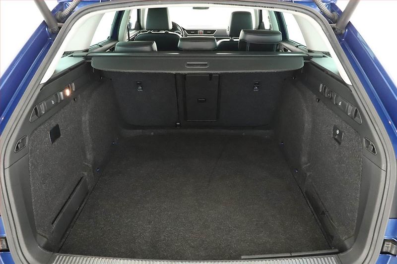 Škoda Superb (2018) Laurin&Klement 2.0 TDI, 4X4 - fotka 23 z 23