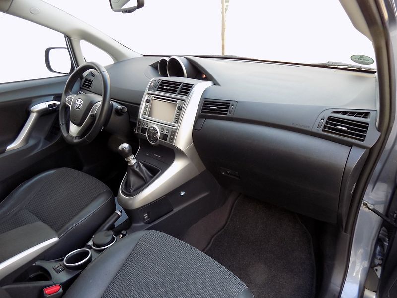 Toyota Verso (2013) 2.0 D-4D/1.Maj.ČR/keyless-go/ - fotka 16 z 47
