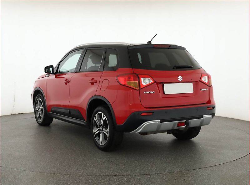Suzuki Vitara (2015) 1.6 DDiS, Kůže, Tempomat - fotka 4 z 18