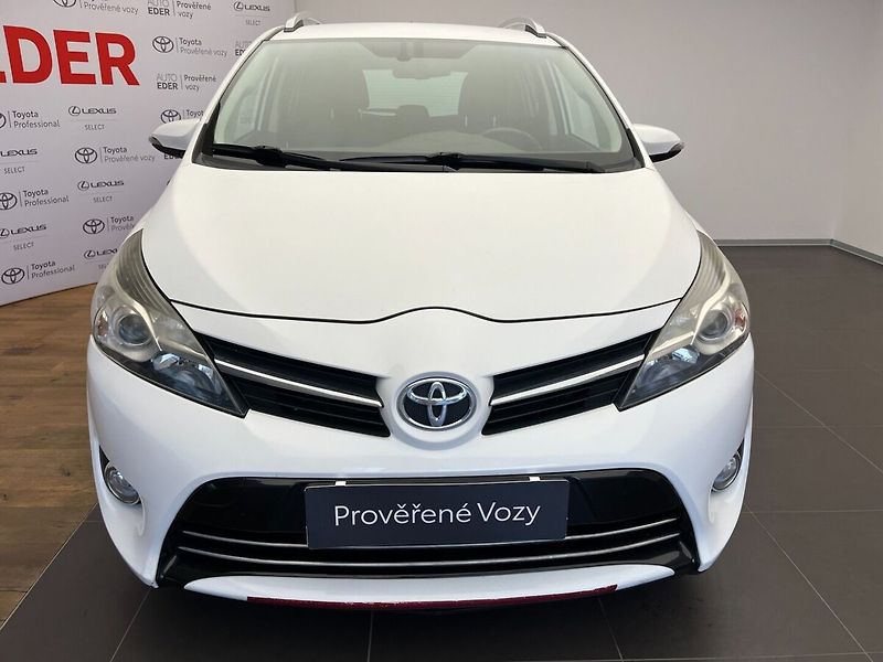 Toyota Verso 1.8 Valvematic Active - fotka 2 z 24