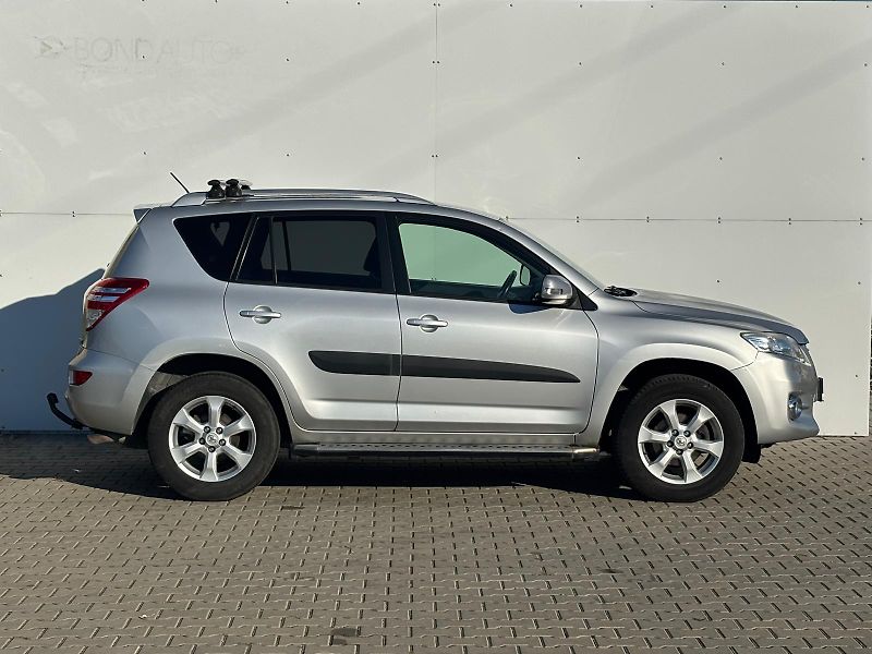 Toyota RAV4 2.2 D-4D 4x4 110kW - fotka 8 z 27