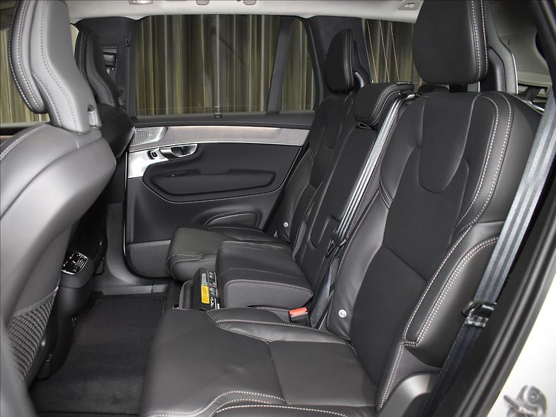 Volvo XC90 (2026) 2,0 B5  Ultra Bright - fotka 20 z 46