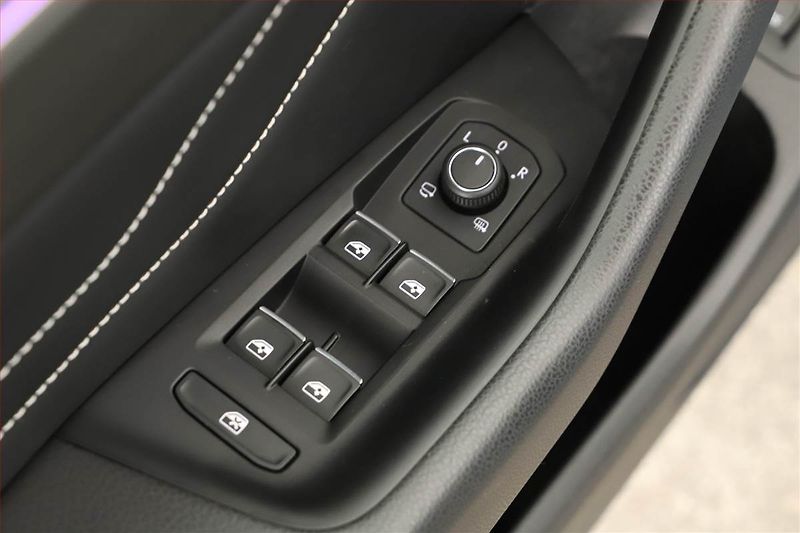 Volkswagen Passat (2021) R-Line 2.0 TDI - fotka 13 z 21