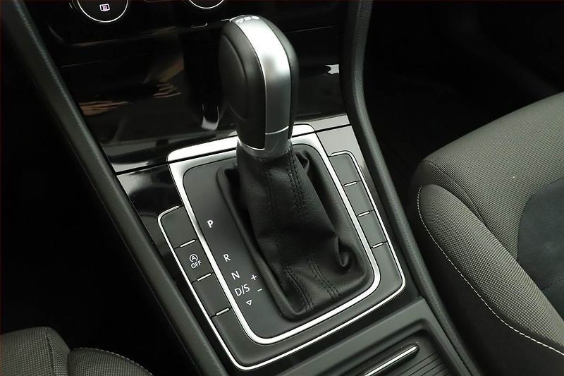 Volkswagen Golf (2015) 1.6 TDI, Automat, Tempomat - fotka 12 z 16