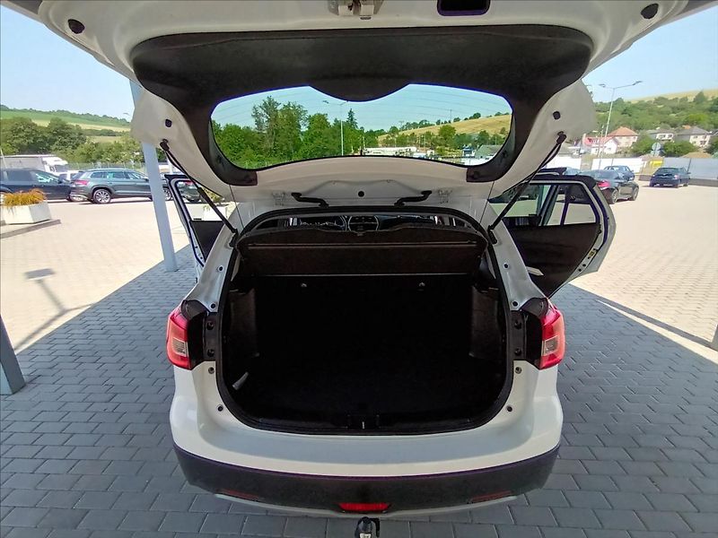 Suzuki SX4 S-Cross 1,4 ,103kw,ČR,1MAJ,LED,TAŽNÉ, - fotka 18 z 43