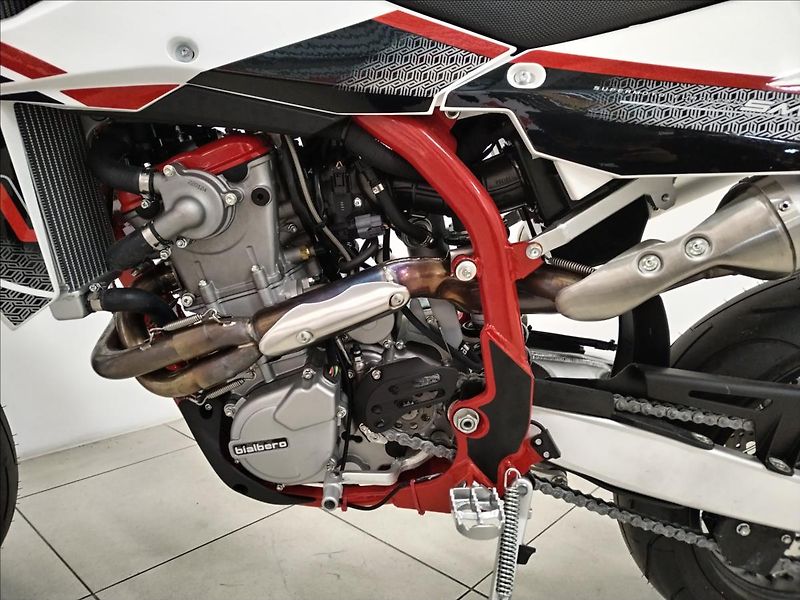 SWM SM 500 R Euro 5 White/Red   0, - fotka 6 z 15
