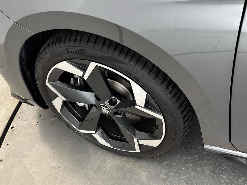 Škoda Superb Sportline,nez.top. - fotka 28 z 31