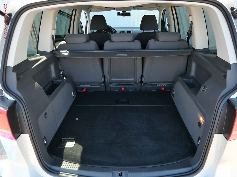 Volkswagen Touran (2010) 1.4TSi, 2.maj,ČR, AC, xenon - fotka 7 z 21