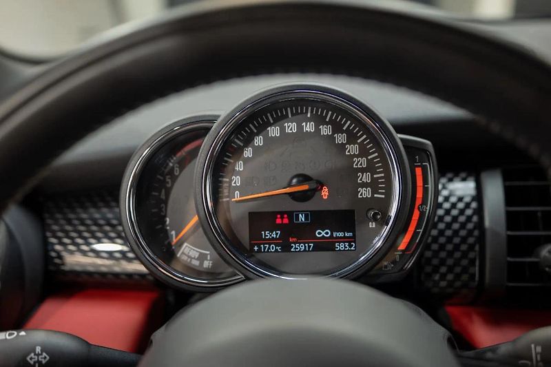 Mini Cooper S 2.0 141 kW - fotka 13 z 35