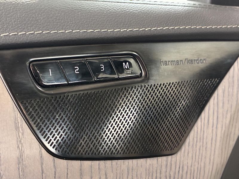 Volvo XC90 2,0 B5 173kW CZ 4X4 DPH Inscri - fotka 15 z 30