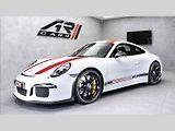 Porsche 911 R, cena 13 890 000 Kč. Dostáváme s k lize výjimečných. Jak jinak byste totiž nazvali sběratelsky ceněnou 911 R z omezené série pouhých 991 kusů? Abychom pravdu řekli, divíme se, že ostravský prodejce AR Cars za ni nechce více.