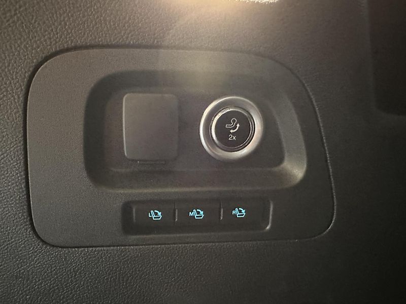 Ford S-MAX Titanium 2.0 EcoBlue 150k man. - fotka 35 z 36