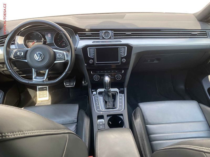 Volkswagen Passat (2016) 2.0 TDi 4Motion, R-Line, DSG - fotka 8 z 20