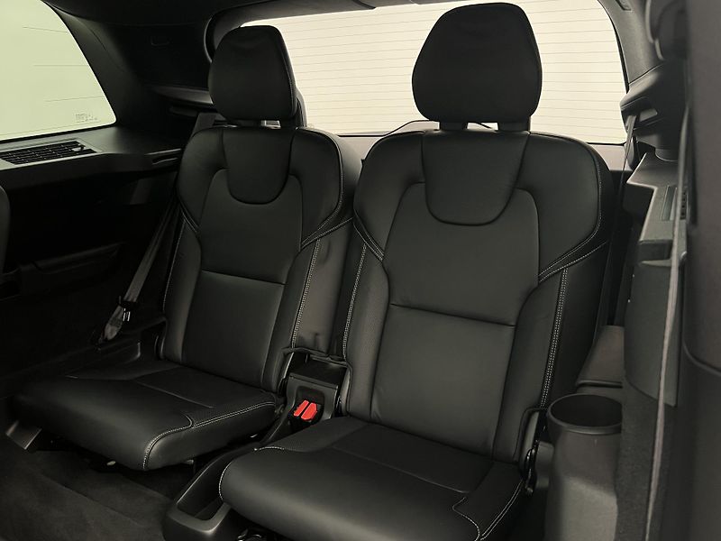 Volvo XC90 B5 AWD R-DESIGN AUT 7 MÍST - fotka 20 z 48