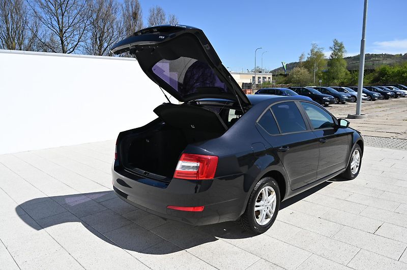 Škoda Octavia 1.6TDI 77KW Ambition rezervace - fotka 7 z 49
