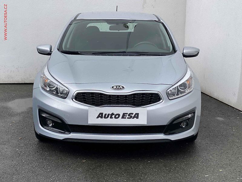 Kia Ceed (2016) 1.4 16V, Edition, výhřev sed - fotka 2 z 16