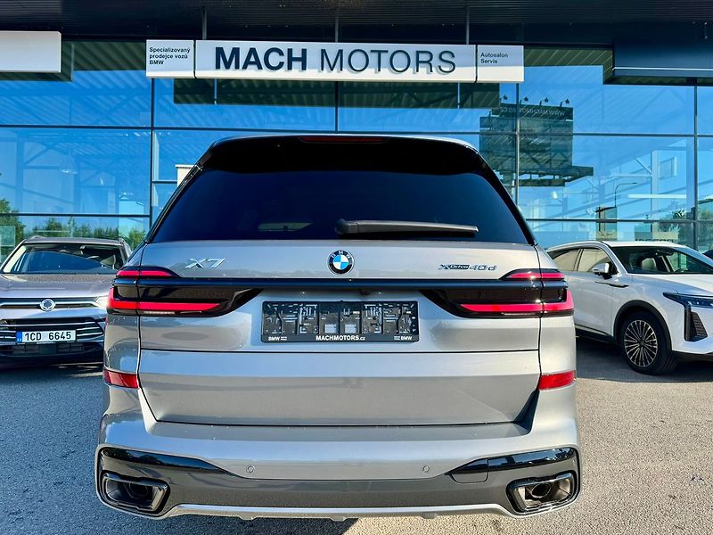 BMW X7 40xd Masáže N.náprava N.topení - fotka 17 z 28
