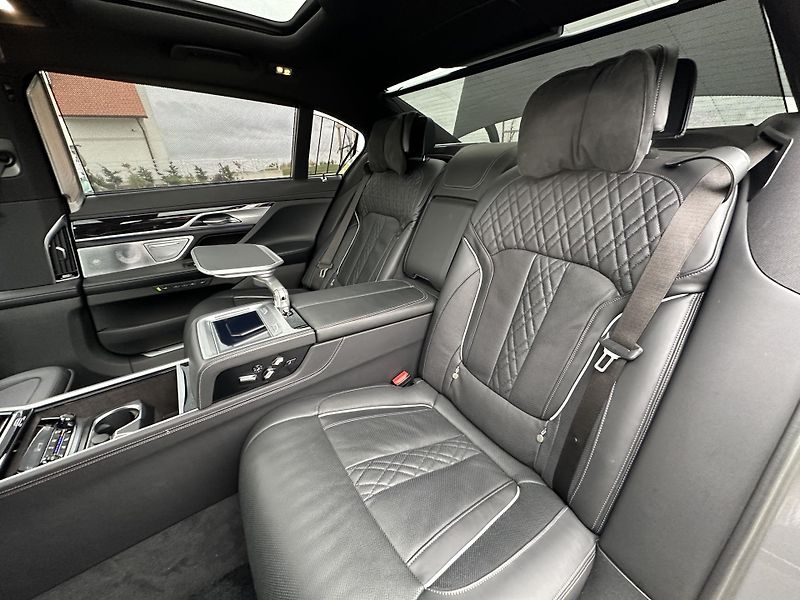 BMW Řada 7 (2019) BMW 745Le xDrive LONG aut. ser - fotka 30 z 57