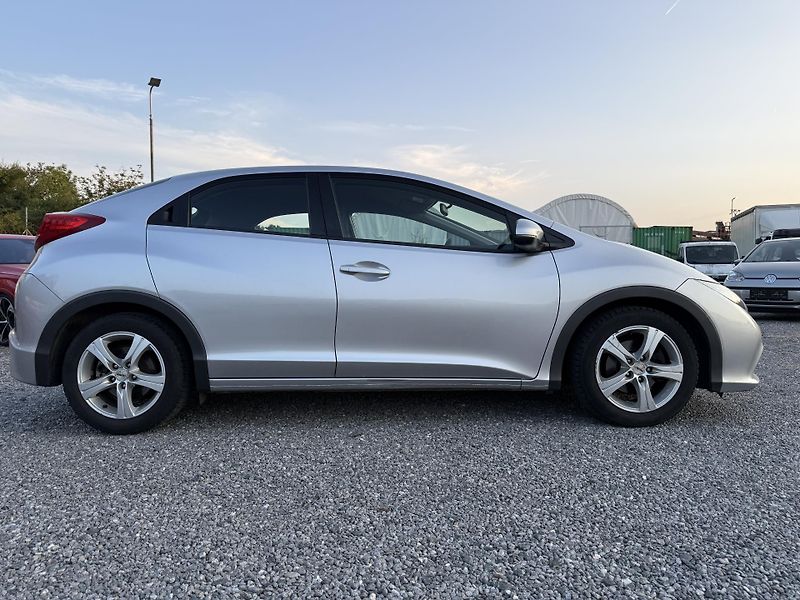 Honda Civic 1.3i-VTEC 73kW ČR - fotka 4 z 17