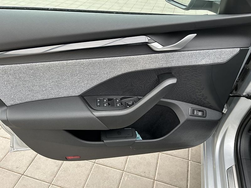 Škoda Octavia 1.5 TSI Top selection - fotka 6 z 26