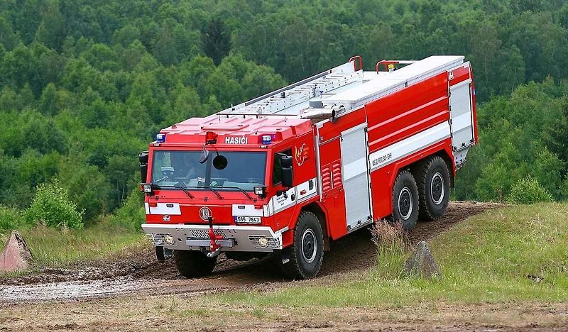 Velkoobjemová cisternová automobilová stříkačka Tatra Force CAS 30/9000/540 S3R.