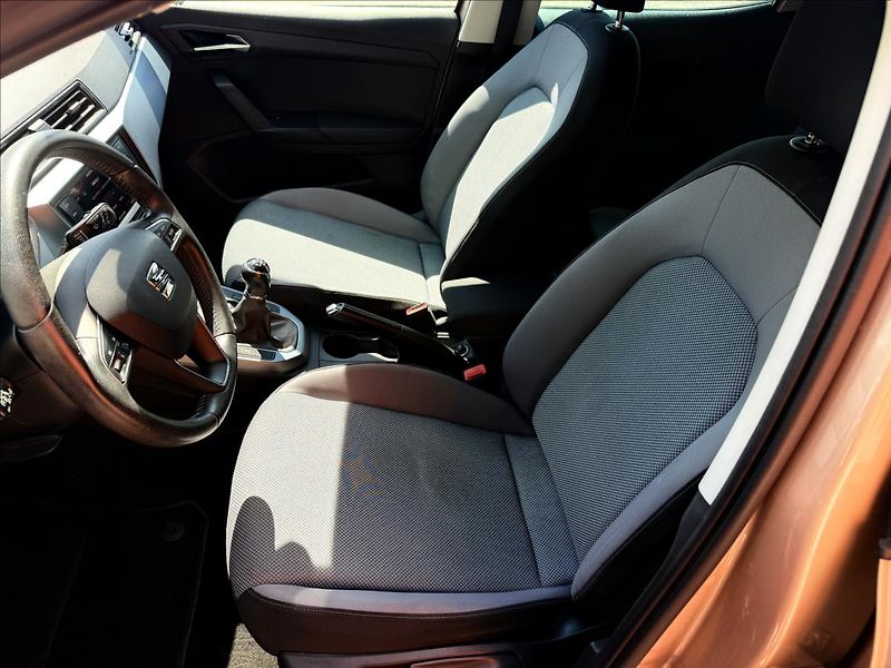Seat Arona 1,0 TSi STYLE - fotka 21 z 32